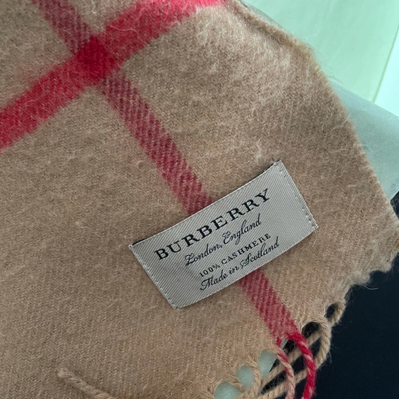 Burberry Classic Check Cashmere Scarf - Picture 6 of 8